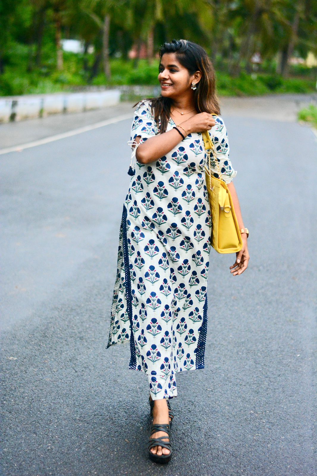 Blue & white floral printed cotton 2 piece kurti suit