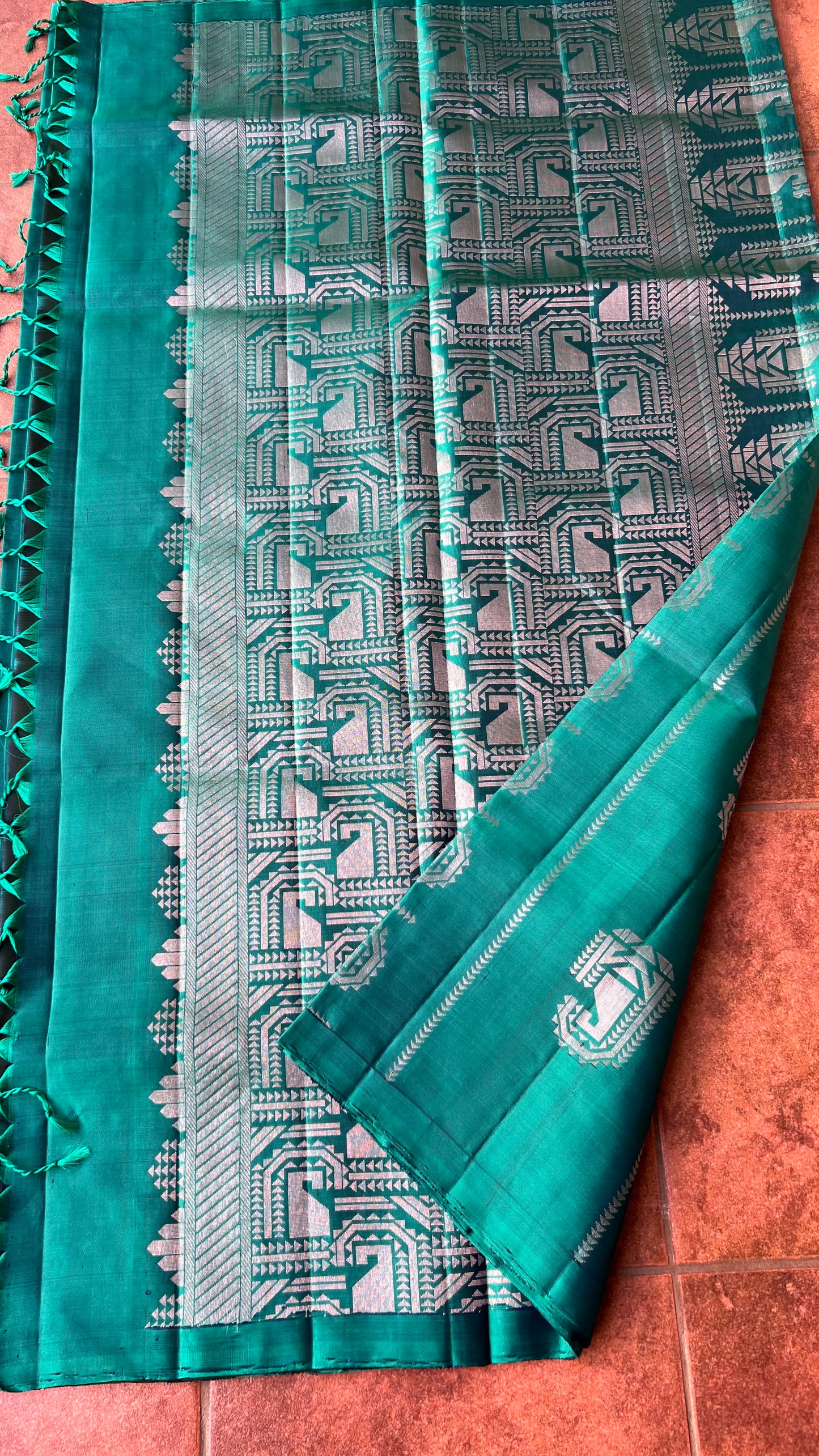 Prussian blue and green kanchipuram silk saree with blouse - Threads