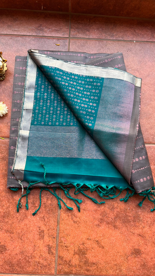 Light grey and green kanjivaram soft silk saree with blouse - Threads