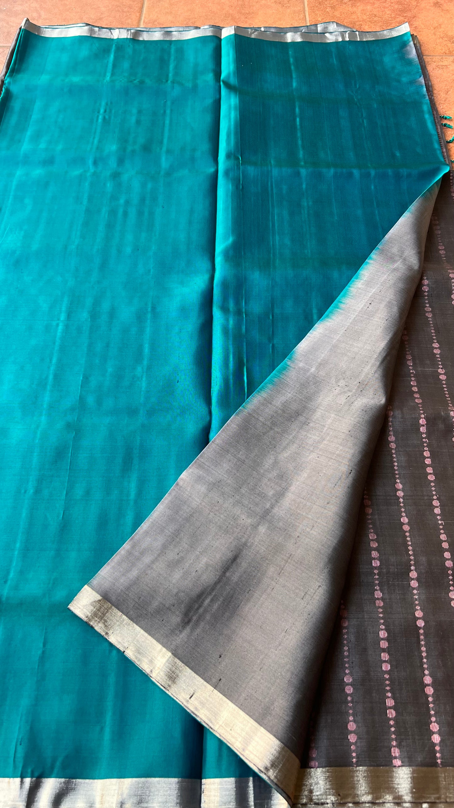 Light grey and green kanjivaram soft silk saree with blouse - Threads
