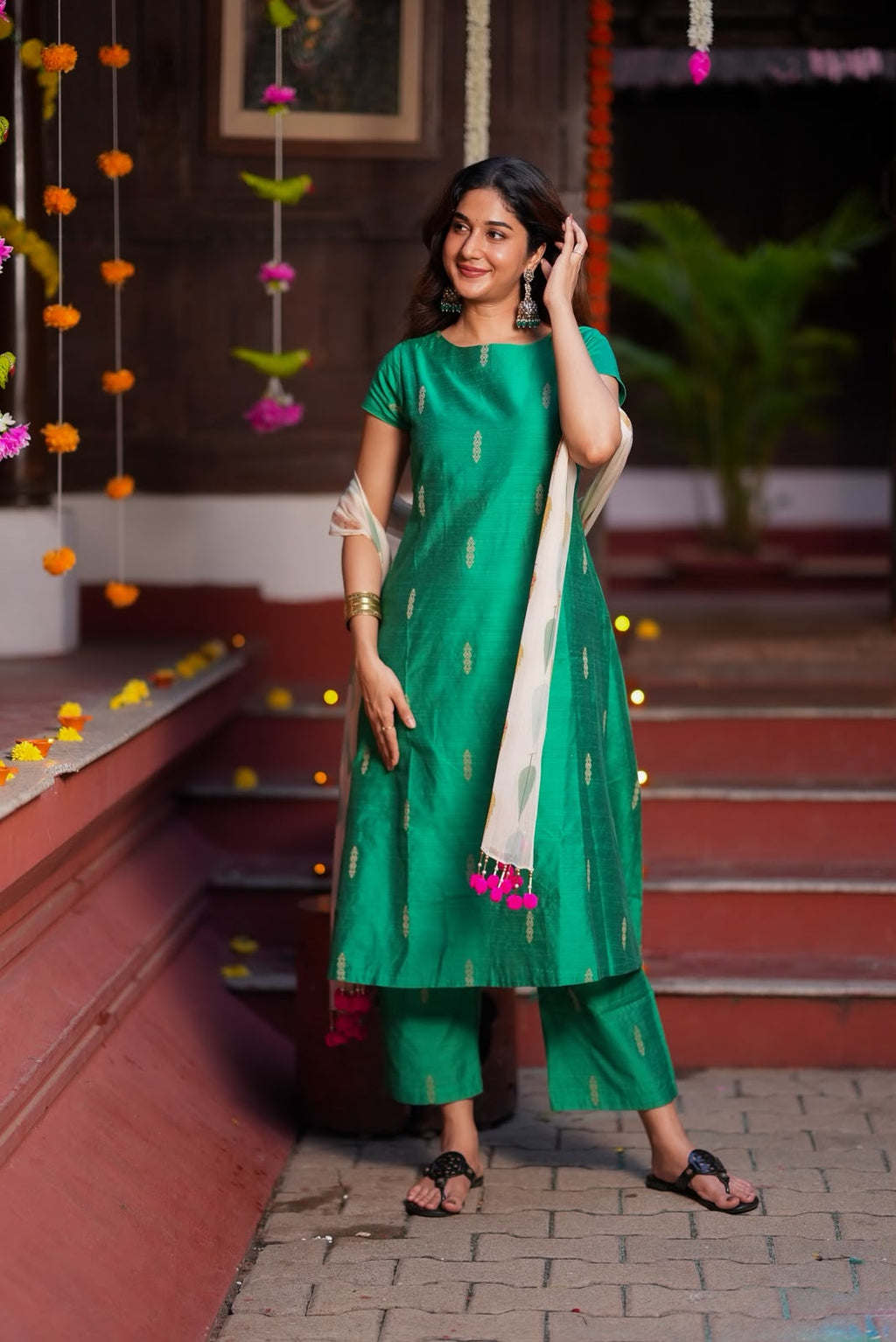 Green paisley zari woven kurti