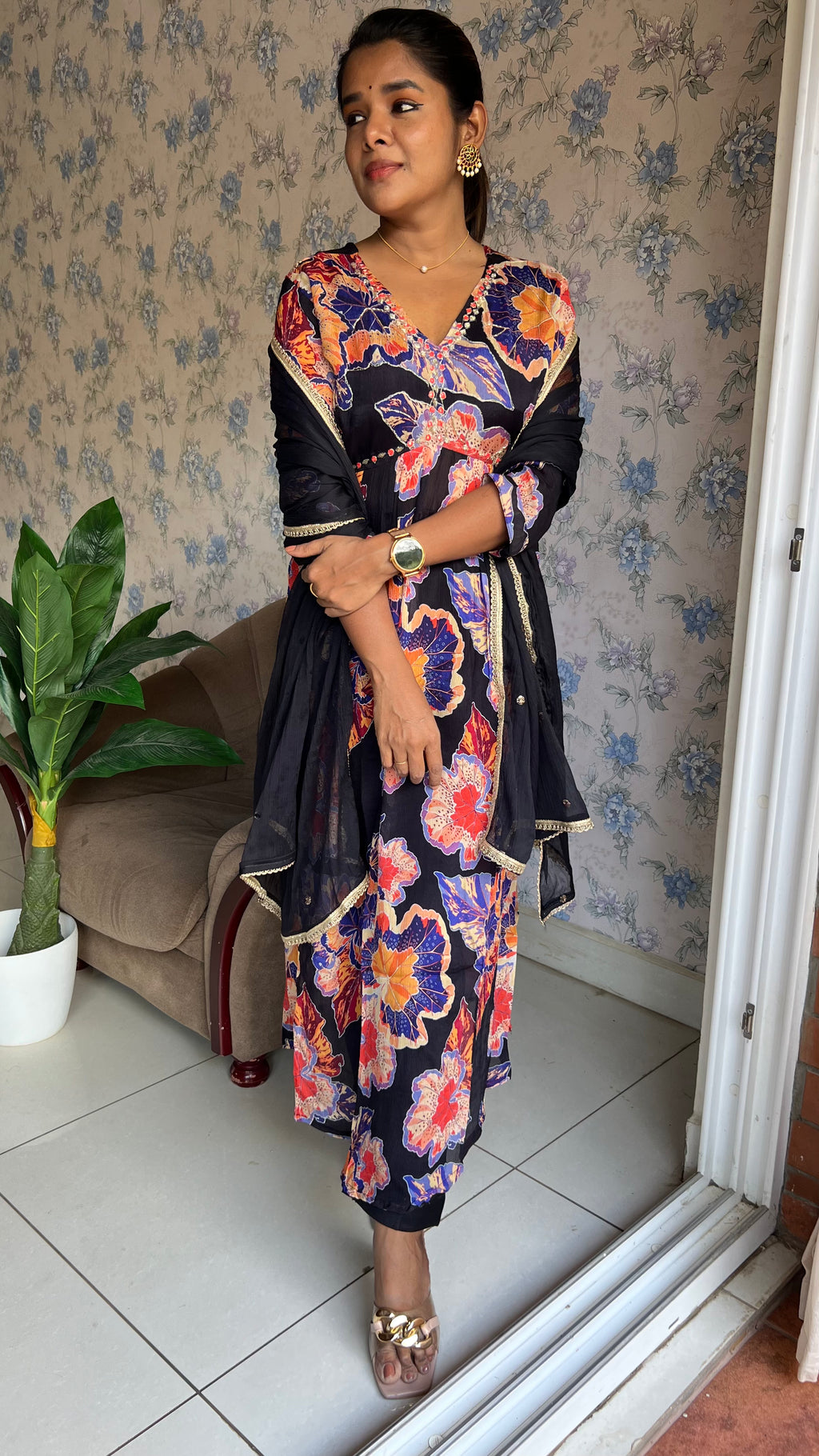 Black floral embroidered 3 piece kurti suit