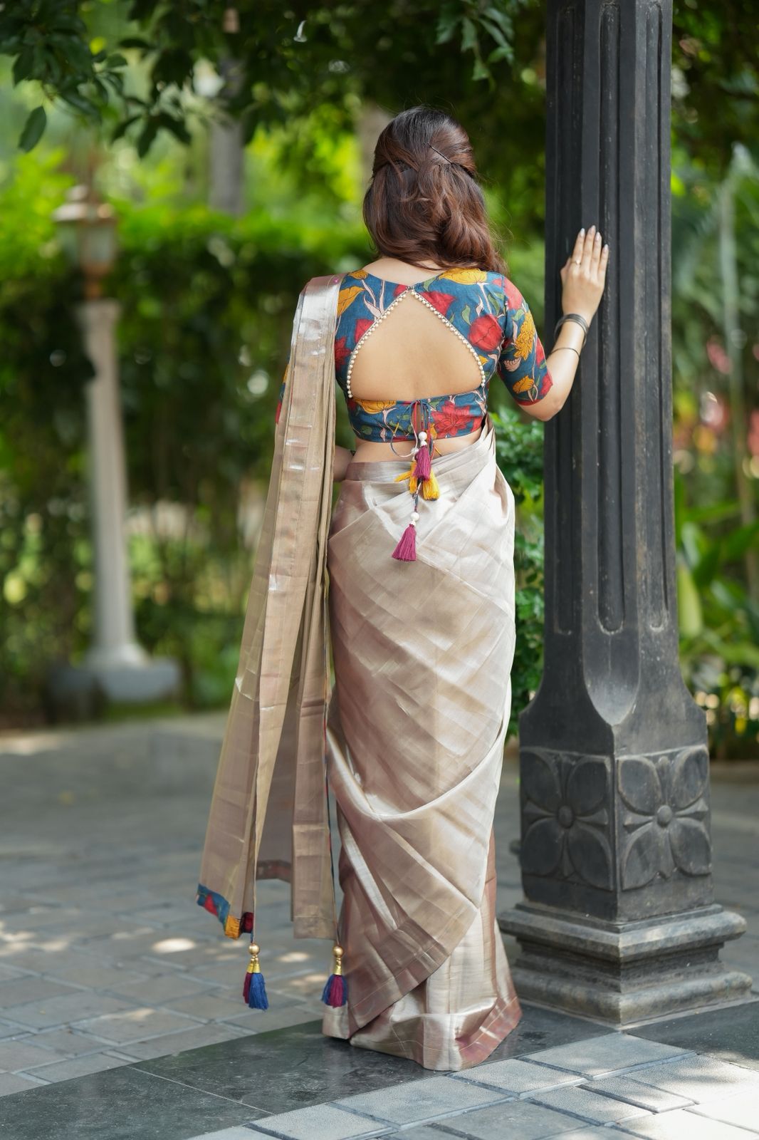 Silver soft tissue saree with blue kalamakari blouse
