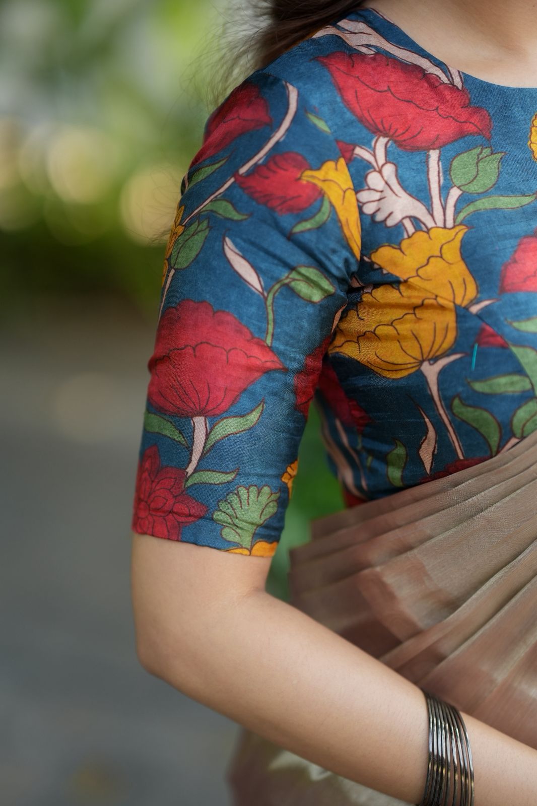 Silver soft tissue saree with blue kalamakari blouse