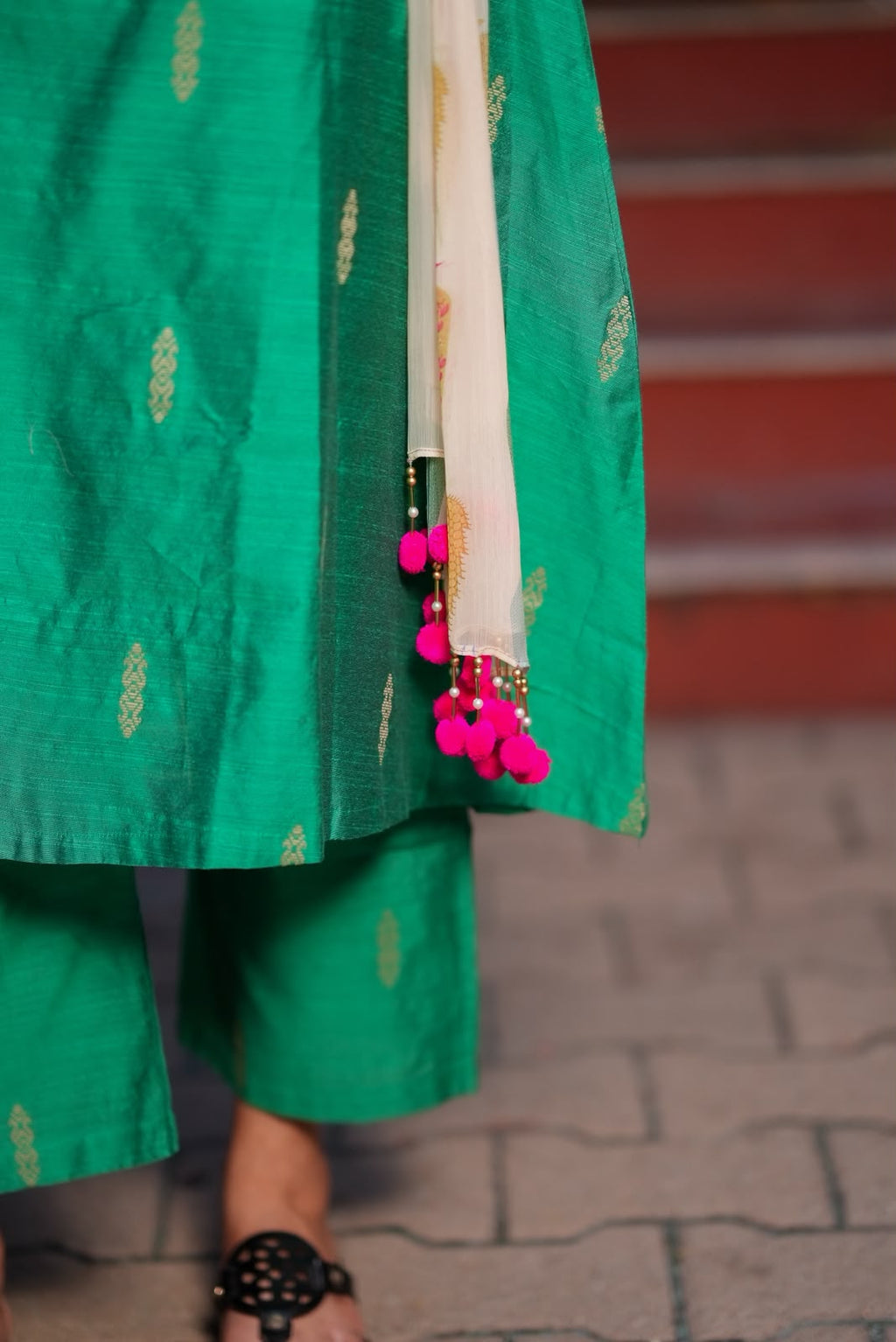 Green paisley zari woven kurti