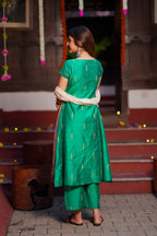 Green paisley zari woven kurti