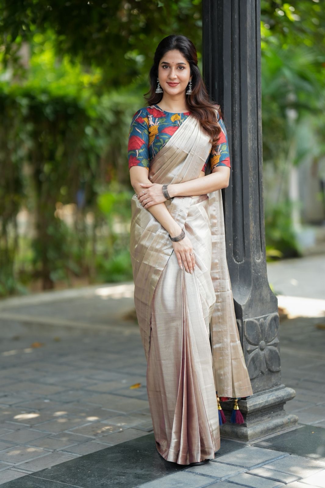 Silver soft tissue saree with blue kalamakari blouse