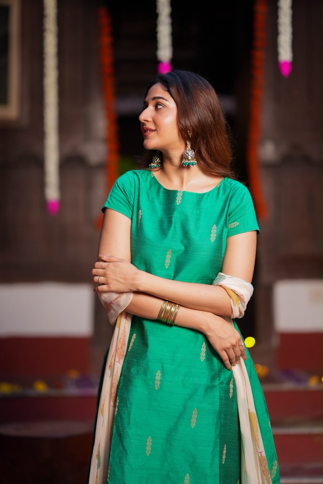 Green paisley zari woven kurti