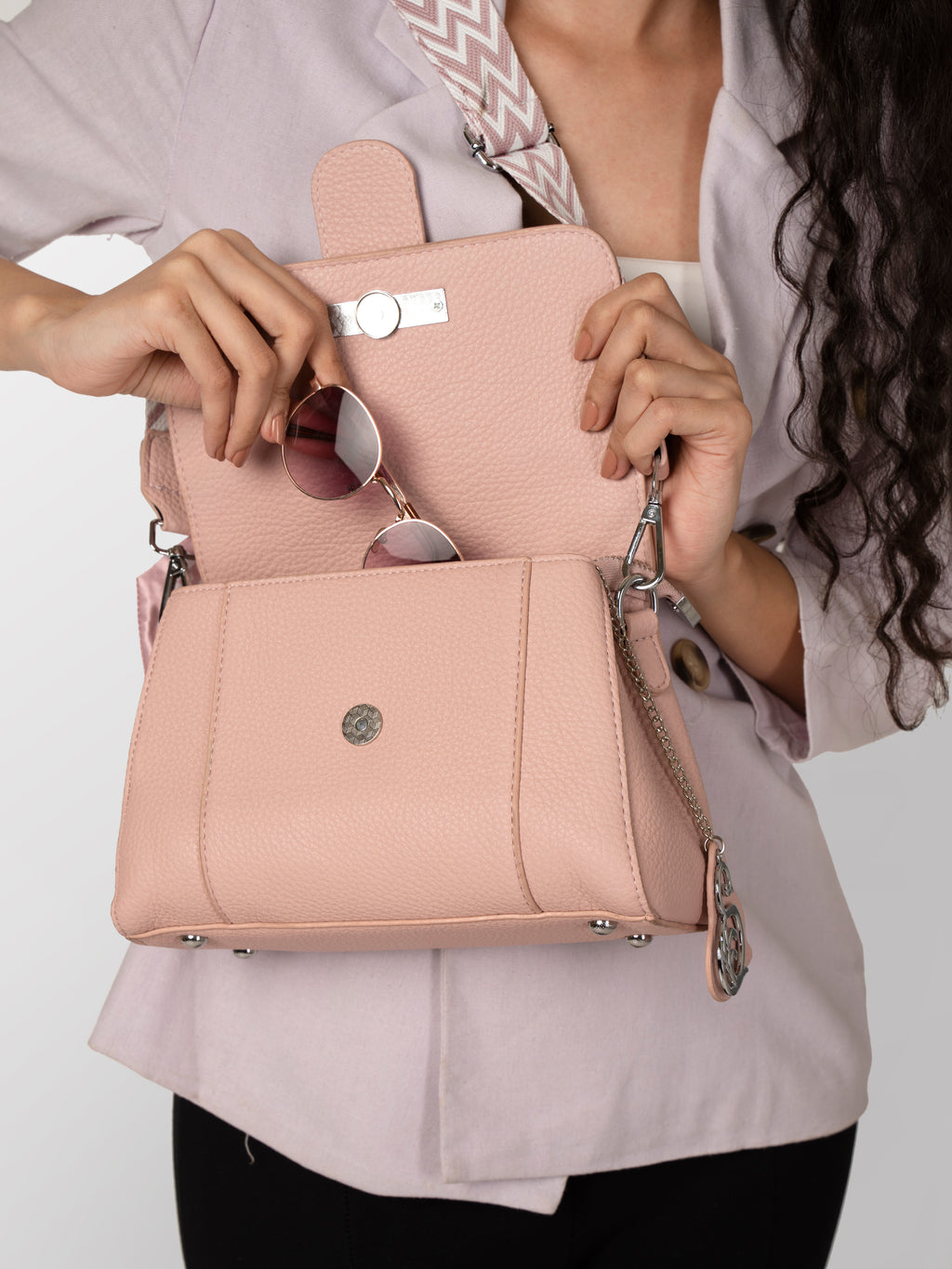 Women textured peach shoulder cum hand bag
