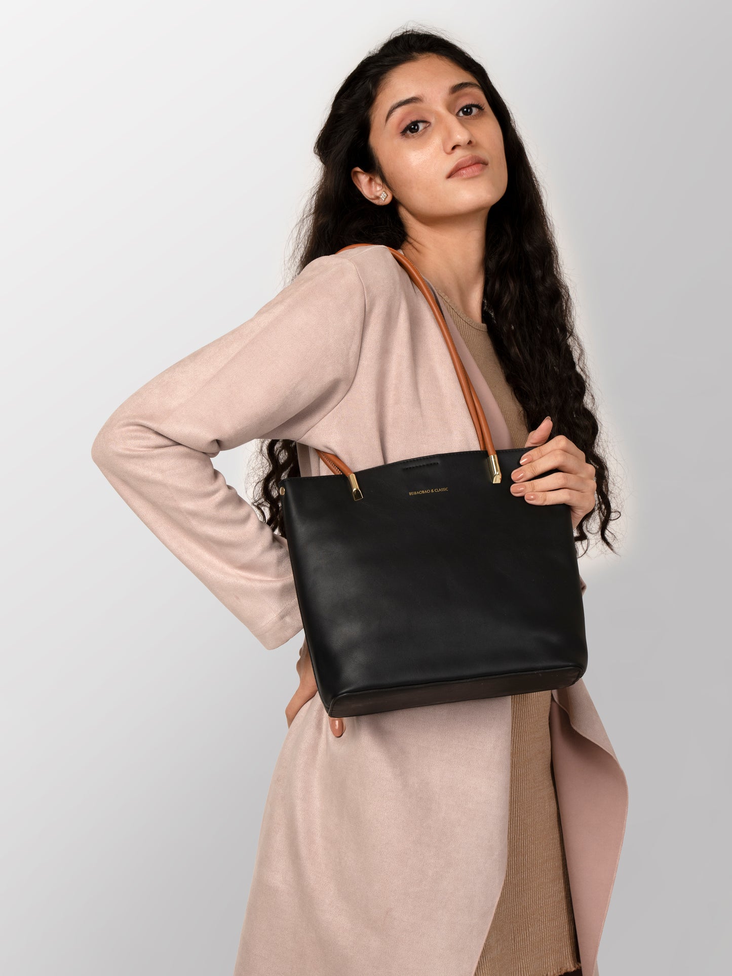 Women black solid shoulder bag