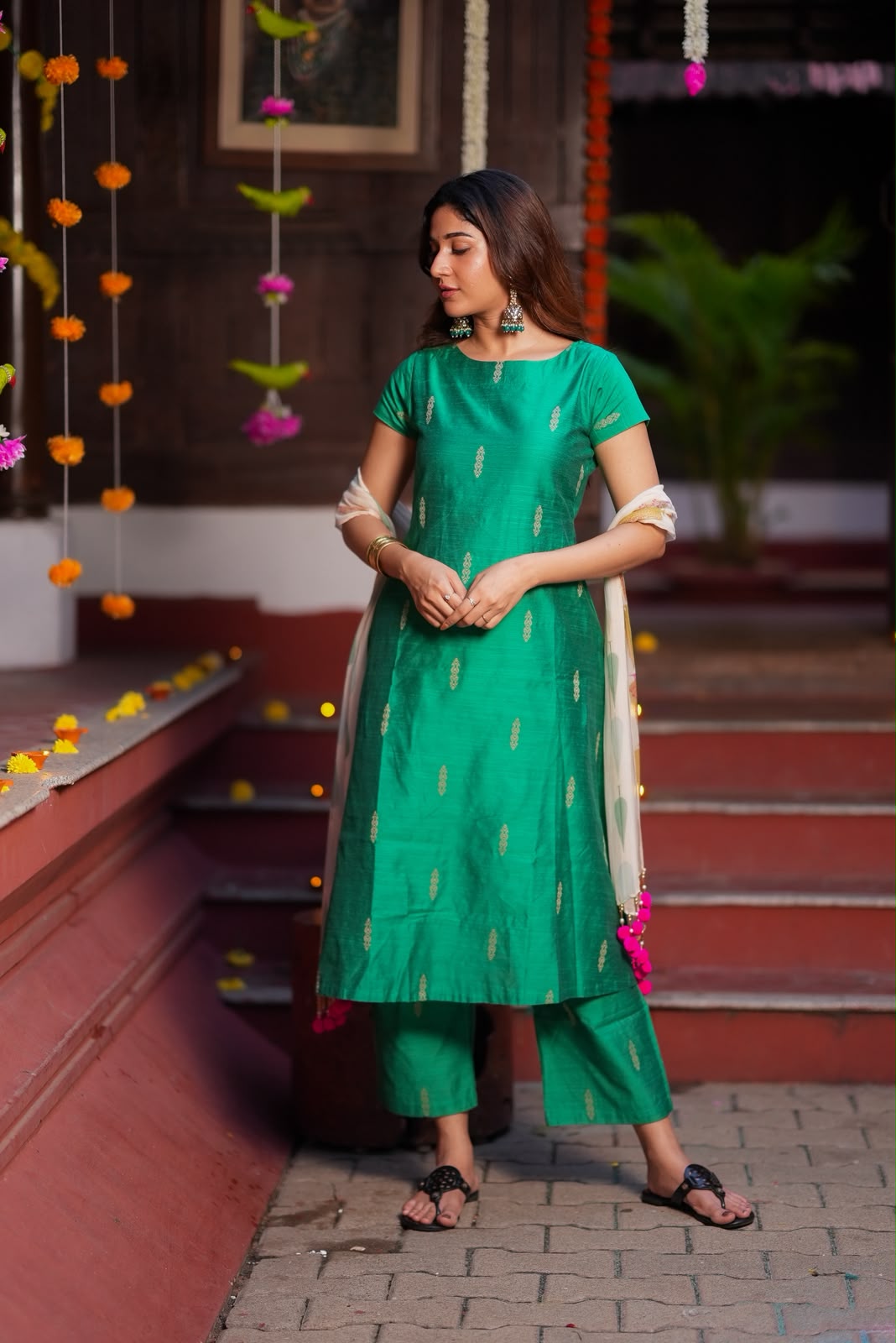 Green paisley zari woven kurti