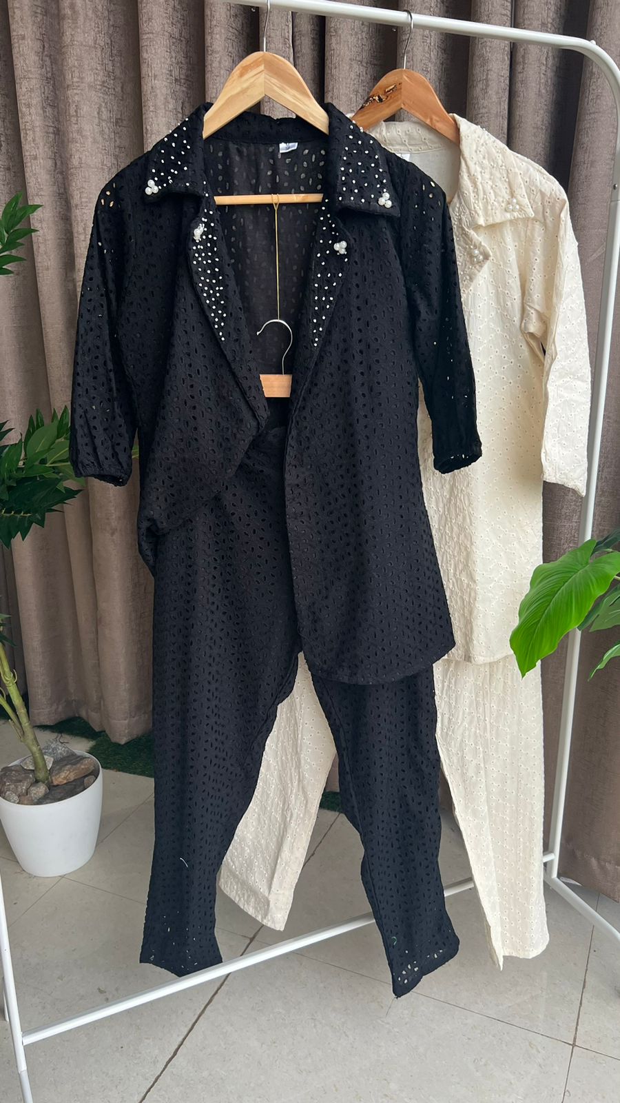Black pearl worked coord set