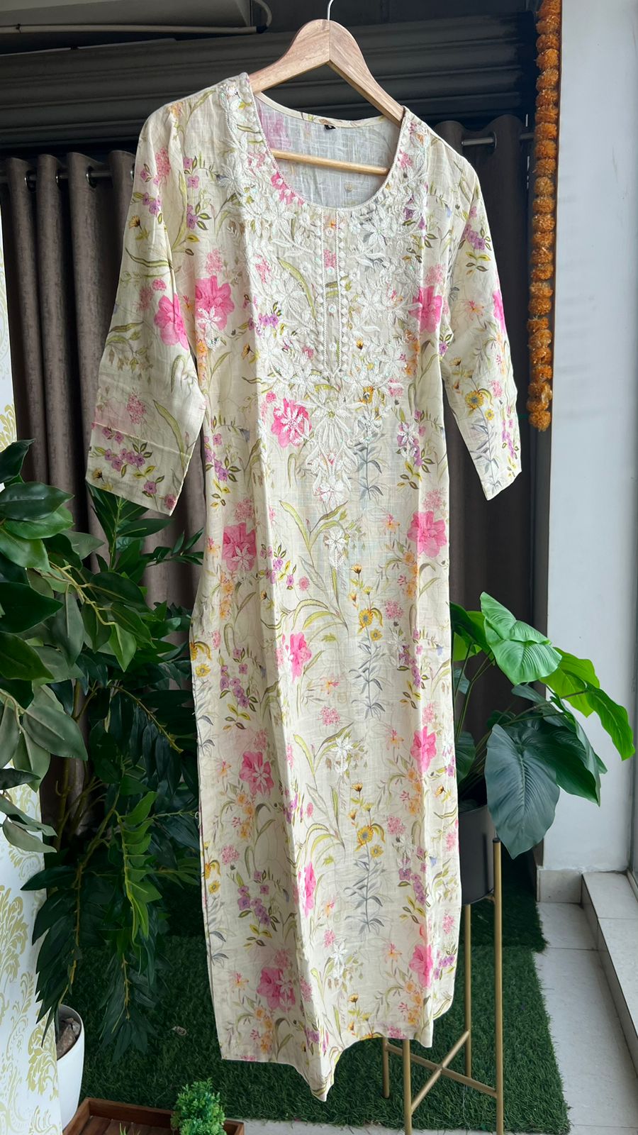 White cotton chicken embroidery 2 piece kurti set