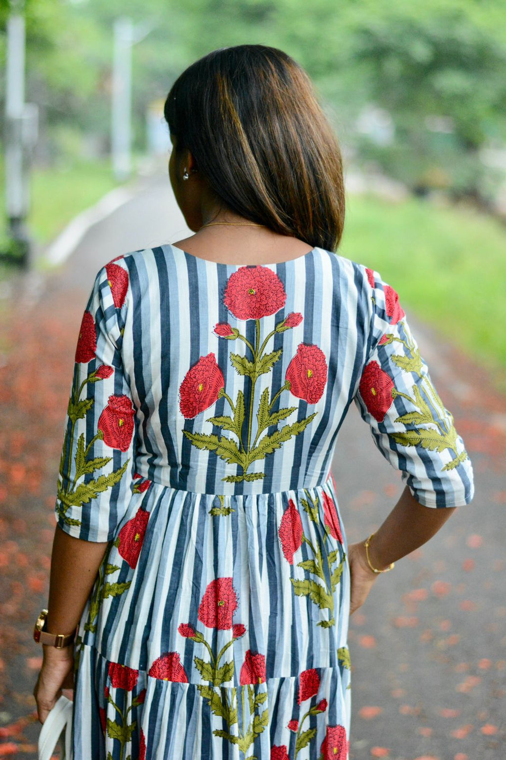 Grey & white floral printed 3 layered cotton kurti top