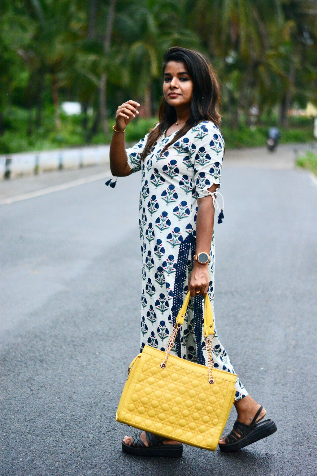 Blue & white floral printed cotton 2 piece kurti suit