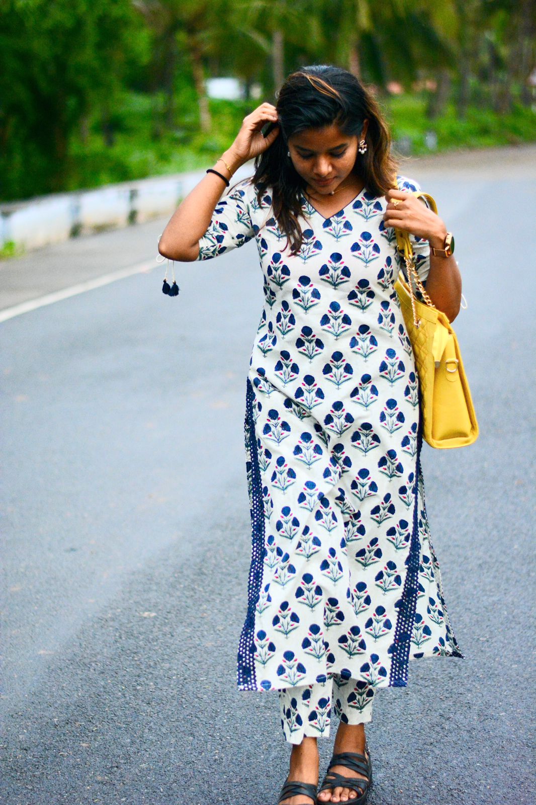 Blue & white floral printed cotton 2 piece kurti suit