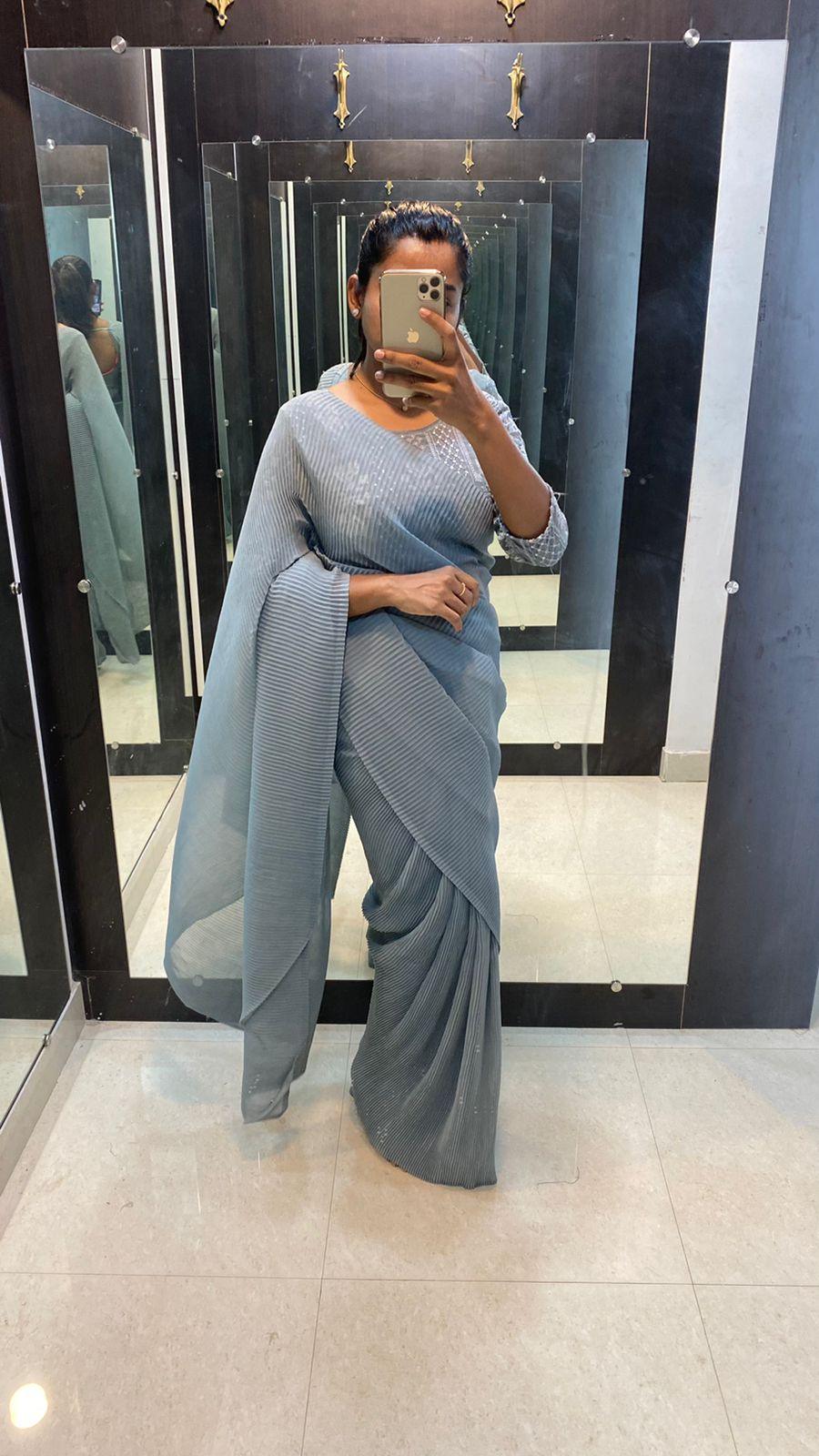Grey crushed saree with ready to wear Blouse - Threads