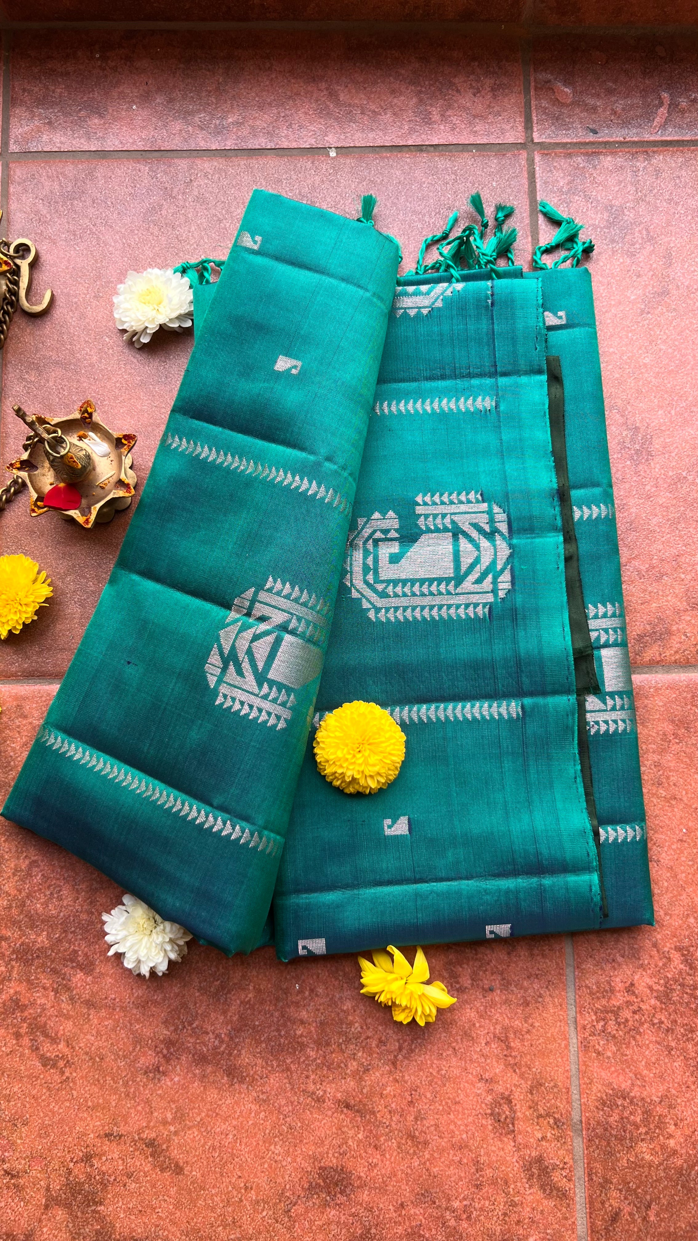 Prussian blue and green kanchipuram silk saree with blouse - Threads