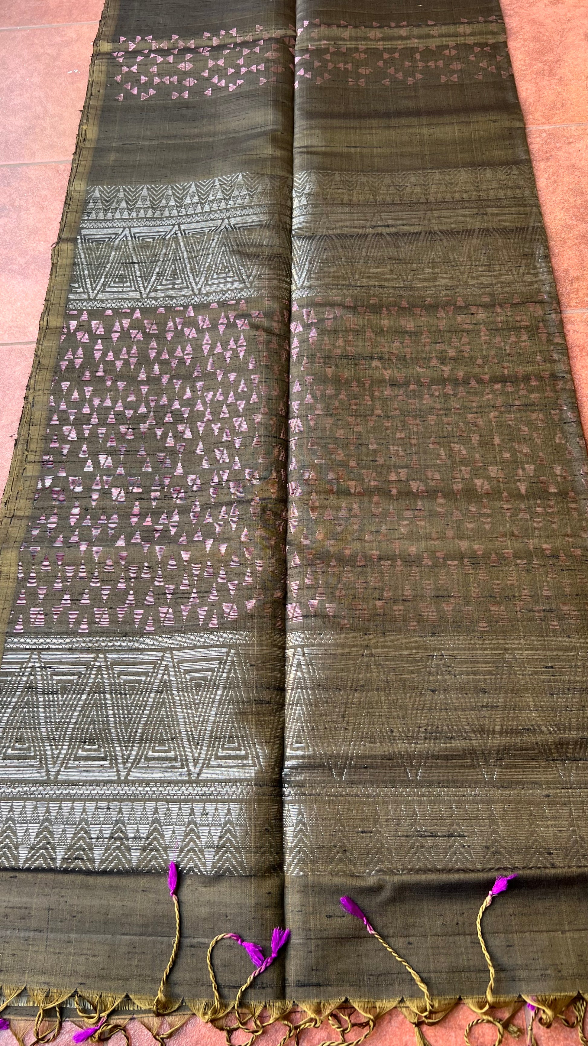 Greyish deep bottle green matrix kanchipuram silk saree with blouse - Threads