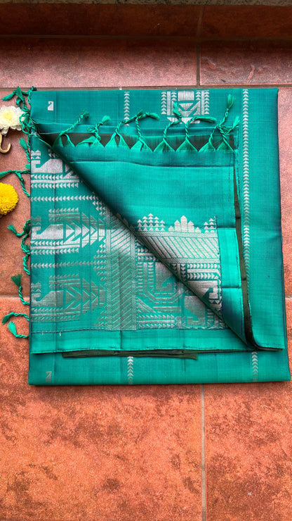 Prussian blue and green kanchipuram silk saree with blouse - Threads