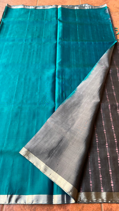 Light grey and green kanjivaram soft silk saree with blouse - Threads