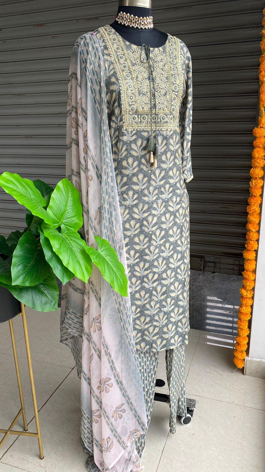 Grey Floral muslin hand worked embroidery 3 piece kurti set - Threads